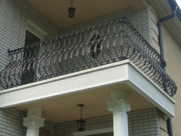 Балкон с узорами