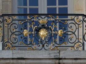кованый французский балкон
